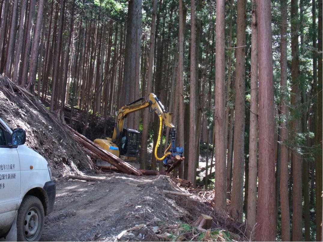 作業道における高性能林業機械を使った作業