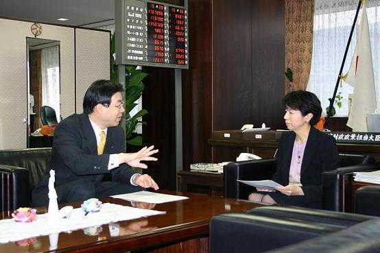 画像：大田経済財政政策担当大臣への要請