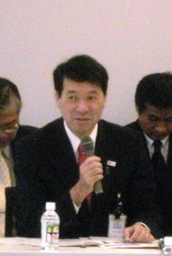 画像：民主党税制改正PT総会において意見を述べる泉田新潟県知事