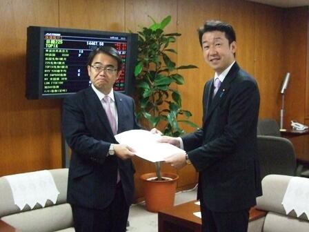 画像：田中経済産業大臣政務官に要請活動を行う大村愛知県知事