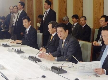 画像:国と地方の協議の場で挨拶する安倍内閣総理大臣