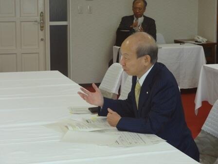 画像：石井地方税財政常任委員会委員長（富山県知事）
