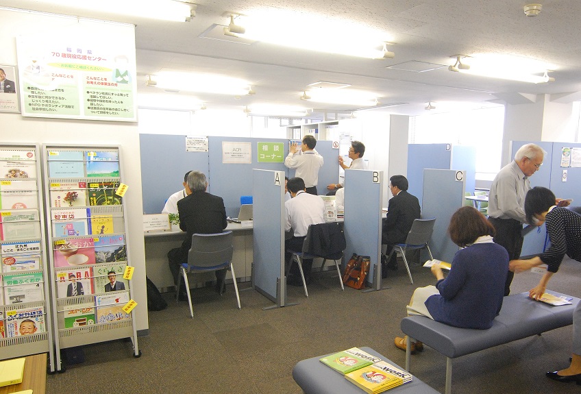 毎日たくさんの高齢者が訪れる「福岡県生涯現役チャレンジセンター」