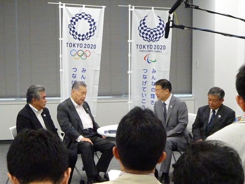 森 喜朗 公益財団法人 東京オリンピック・パラリンピック競技大会組織委員会会長と意見交換する山田 全国知事会2020年東京オリンピック・パラリンピック競技大会推進本部長(京都府知事)