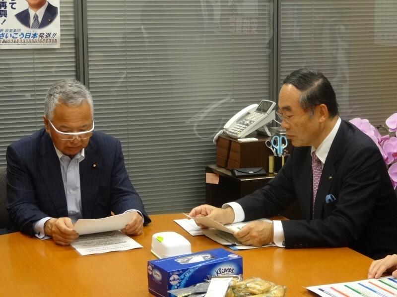 自由民主党　甘利明衆議院議員へ安倍晋三衆議院議員に対して提言の伝達を依頼