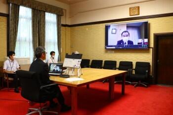 画像2：坂本哲志 内閣府特命担当大臣への要請の様子
