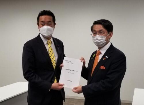 画像：黄川田仁志 内閣府副大臣への要請の様子