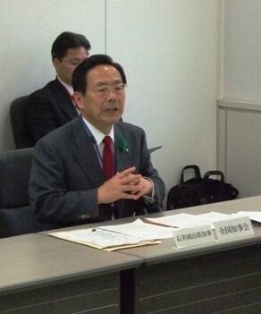 画像：意見を述べる石井総務常任委員会委員長（岡山県知事）