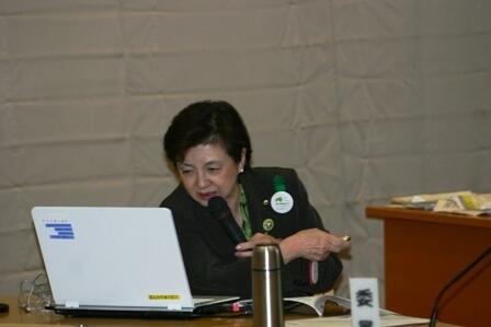 画像：嘉田委員長（滋賀県知事）