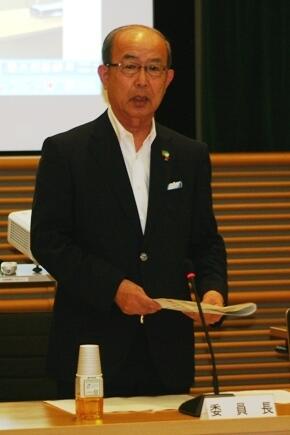 画像：冒頭挨拶を述べる、二井委員長（山口県知事）
