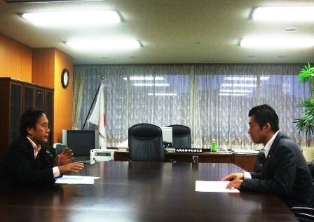 画像：細野原発事故の収束及び再発防止担当大臣に要請活動を行う上田東日本大震災復興協力本部長（埼玉県知事）