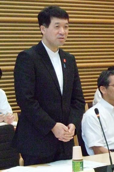 画像：泉田新委員長（新潟県知事）