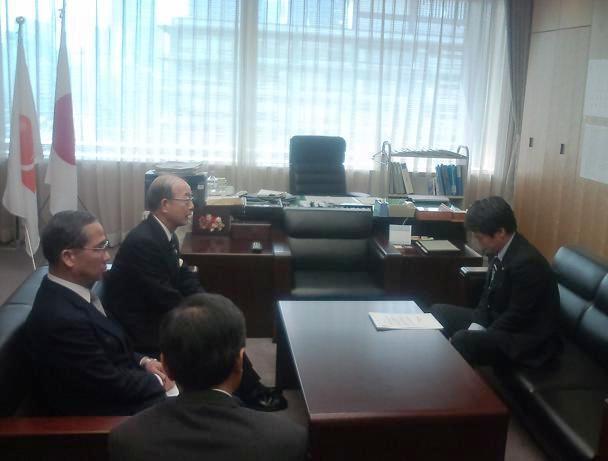 画像：小川総務大臣政務官への要請活動の様子