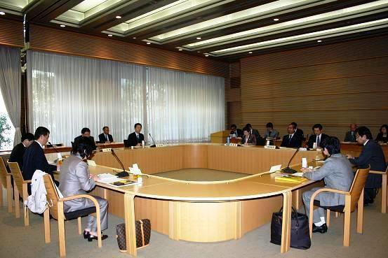 画像：男女共同参画特別委員会の様子